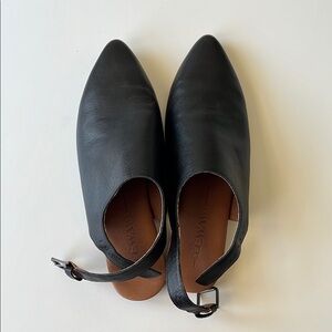 Gee Wawa black leather flats